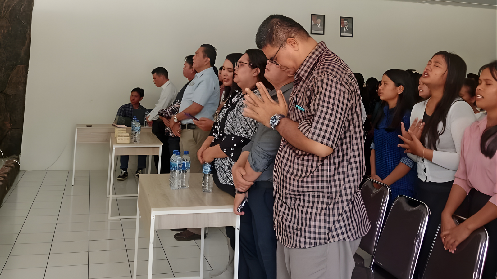 Ibadah Rutin Di Politeknik Bisnis Indonesia